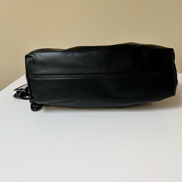 Badgley Mischka vegan leather wrapped frame cloth with thick chain-link stra - Picture 4 of 12